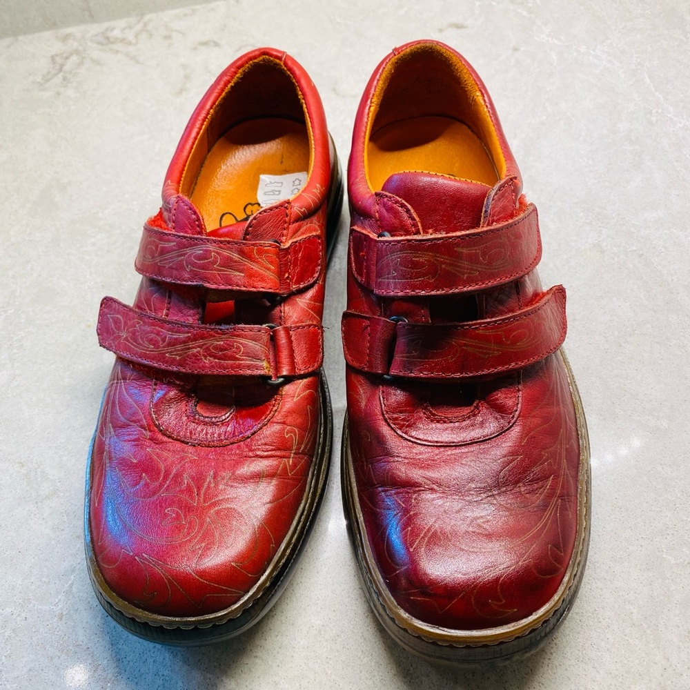 Eject red and orange beautiful leather sneakers